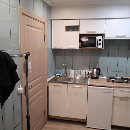 Freedom Apartment On Bazarna Str Leopoli Esterno foto