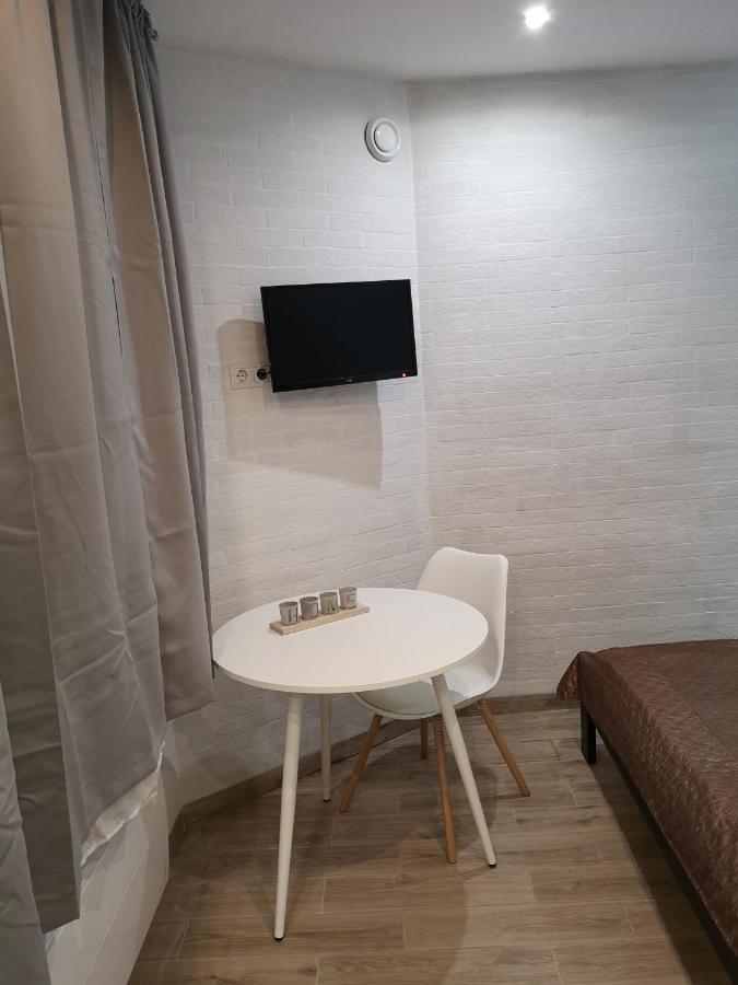 Freedom Apartment On Bazarna Str Leopoli Esterno foto