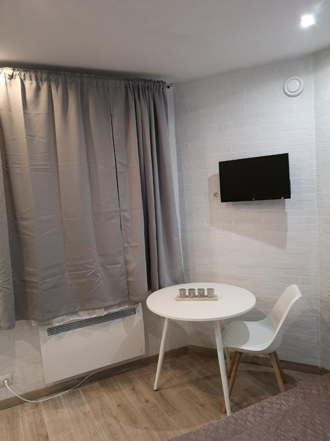 Freedom Apartment On Bazarna Str Leopoli Esterno foto